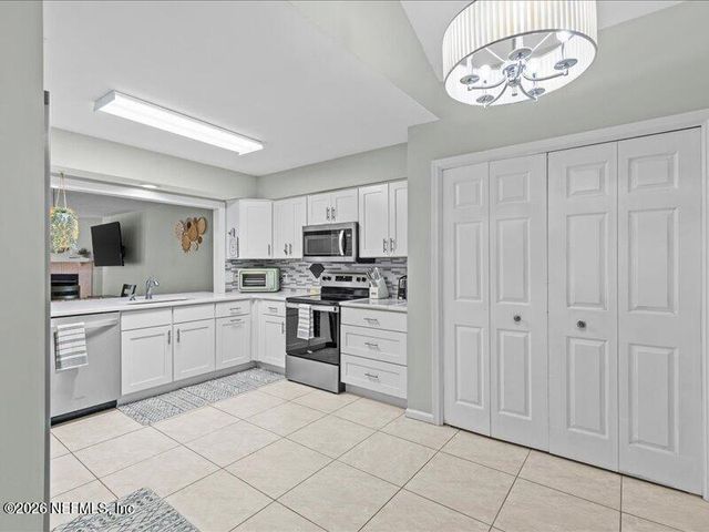 3927 MEADOWVIEW Drive N, Jacksonville, FL 32225