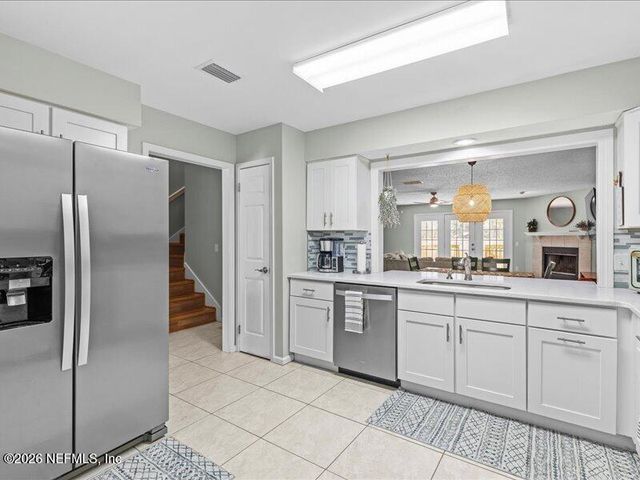 3927 MEADOWVIEW Drive N, Jacksonville, FL 32225