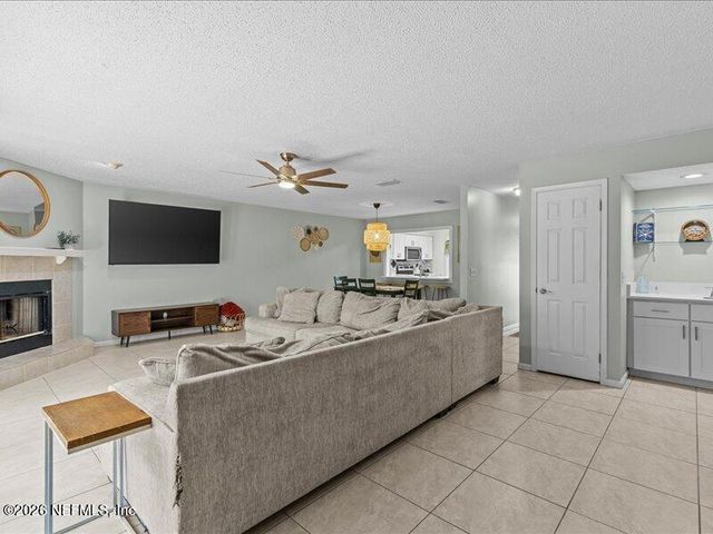 3927 MEADOWVIEW Drive N, Jacksonville, FL 32225