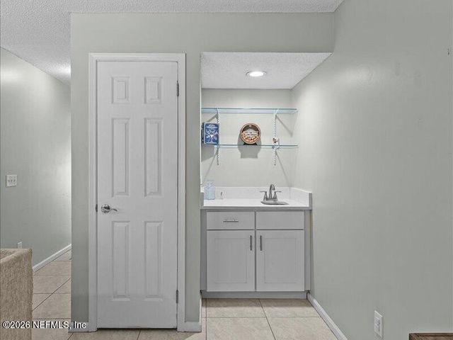 3927 MEADOWVIEW Drive N, Jacksonville, FL 32225