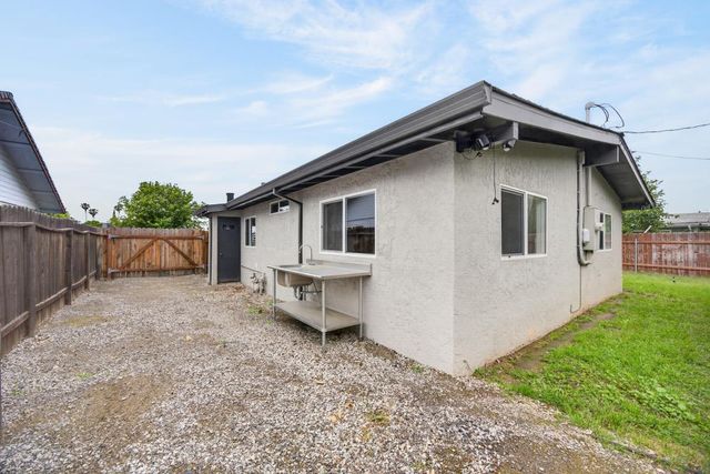 3637 Floral Dr, North Highlands, CA 95660