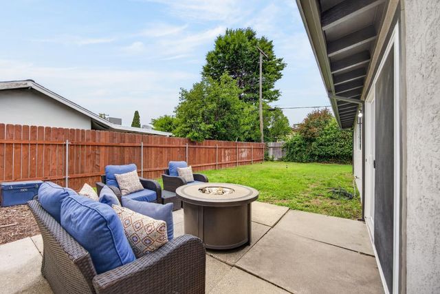 3637 Floral Dr, North Highlands, CA 95660
