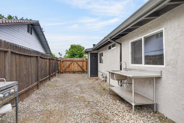 3637 Floral Dr, North Highlands, CA 95660