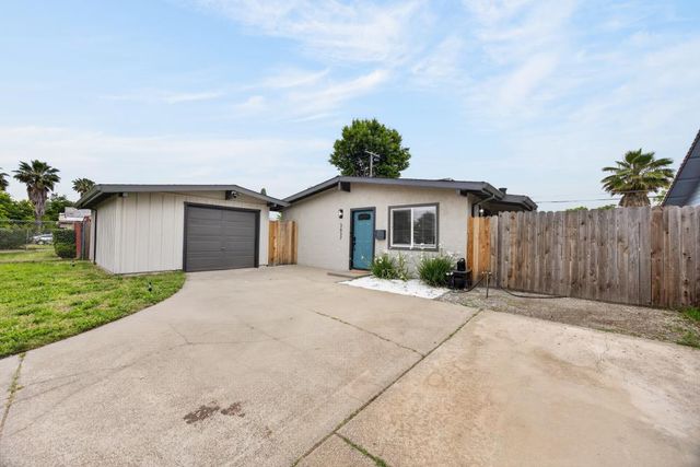3637 Floral Dr, North Highlands, CA 95660