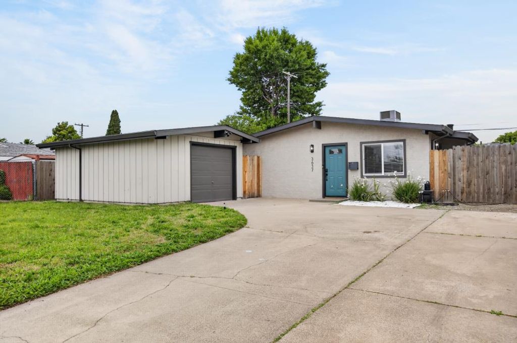 3637 Floral Dr, North Highlands, CA 95660