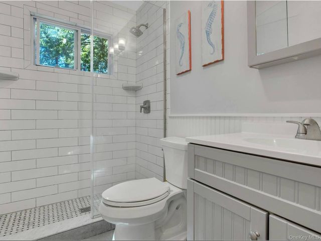 38 Woodridge Road, Hampton Bays, NY 11946