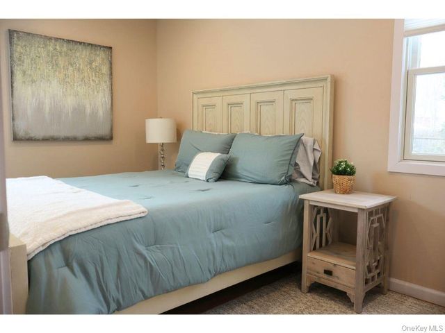 38 Woodridge Road, Hampton Bays, NY 11946