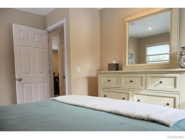 38 Woodridge Road, Hampton Bays, NY 11946