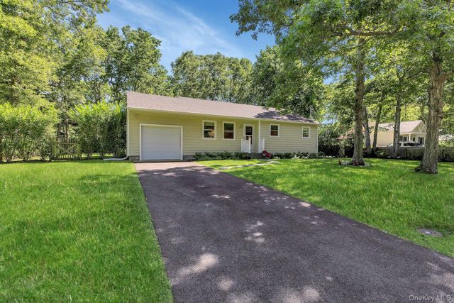 38 Woodridge Road, Hampton Bays, NY 11946