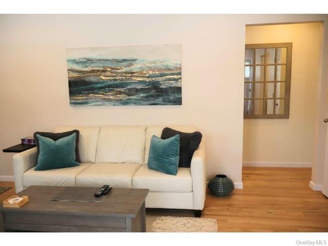 38 Woodridge Road, Hampton Bays, NY 11946