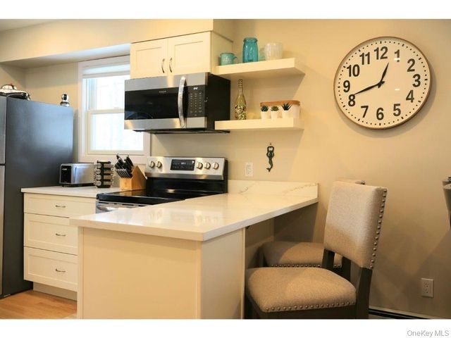 38 Woodridge Road, Hampton Bays, NY 11946