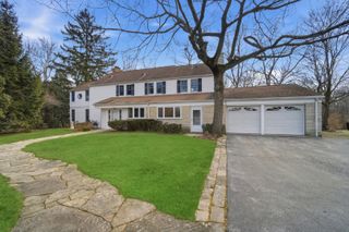 200 Braeburn Road, Highland Park, IL 60035