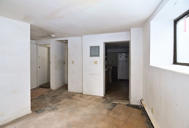 30 Kinross Rd 1, Boston, MA 02135