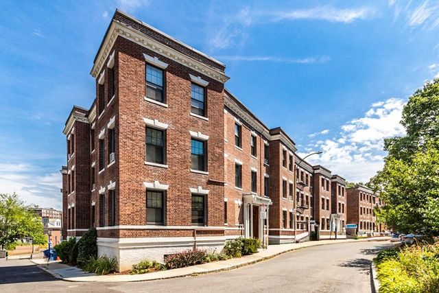 30 Kinross Rd 1, Boston, MA 02135