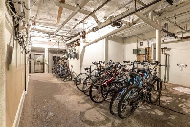 30 Kinross Rd 1, Boston, MA 02135