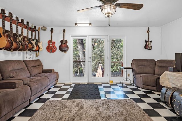 19475 Murphy Rd, Pine Grove, CA 95665