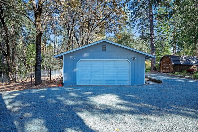 19475 Murphy Rd, Pine Grove, CA 95665