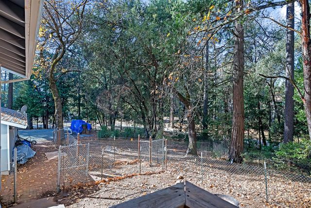 19475 Murphy Rd, Pine Grove, CA 95665