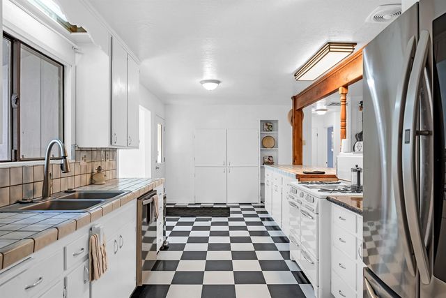 19475 Murphy Rd, Pine Grove, CA 95665