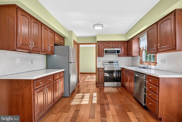 22 STONE EDGE RD, Sellersville, PA 18960