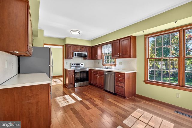 22 STONE EDGE RD, Sellersville, PA 18960