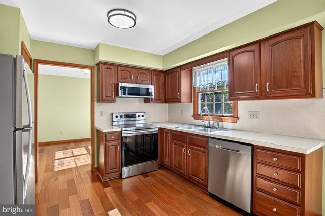 22 STONE EDGE RD, Sellersville, PA 18960