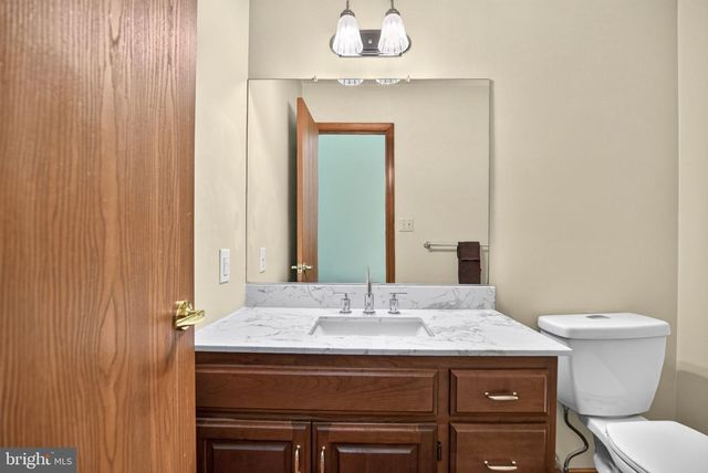22 STONE EDGE RD, Sellersville, PA 18960