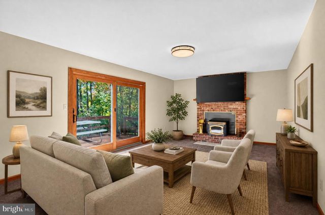 22 STONE EDGE RD, Sellersville, PA 18960
