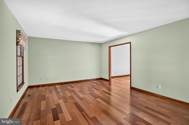 22 STONE EDGE RD, Sellersville, PA 18960
