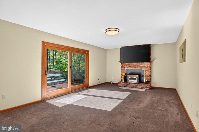 22 STONE EDGE RD, Sellersville, PA 18960