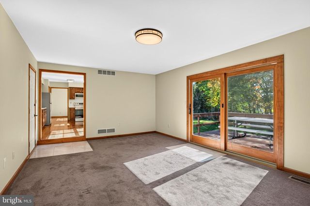 22 STONE EDGE RD, Sellersville, PA 18960