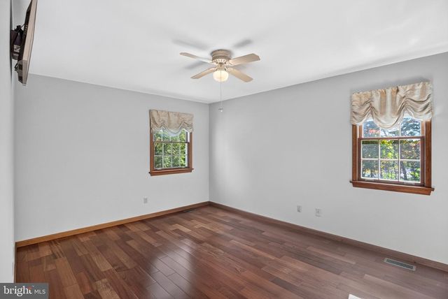 22 STONE EDGE RD, Sellersville, PA 18960