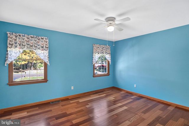 22 STONE EDGE RD, Sellersville, PA 18960