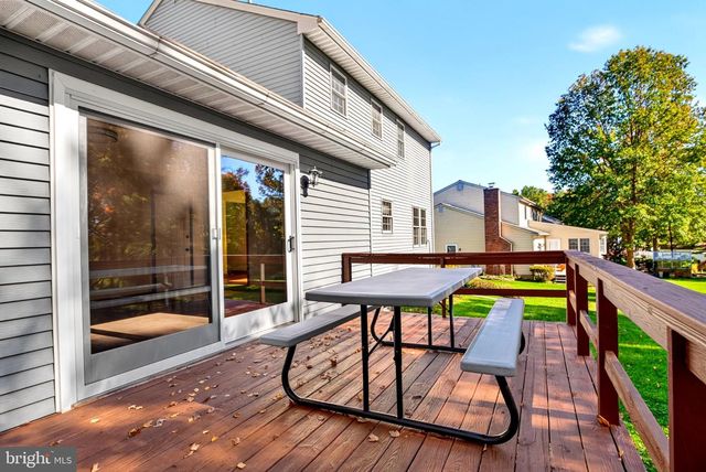 22 STONE EDGE RD, Sellersville, PA 18960