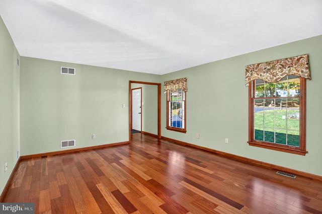 22 STONE EDGE RD, Sellersville, PA 18960