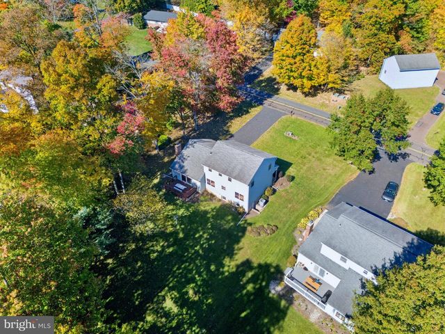 22 STONE EDGE RD, Sellersville, PA 18960