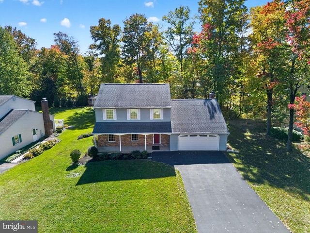 22 STONE EDGE RD, Sellersville, PA 18960