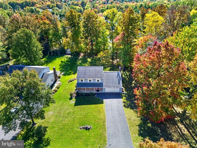 22 STONE EDGE RD, Sellersville, PA 18960