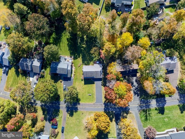 22 STONE EDGE RD, Sellersville, PA 18960
