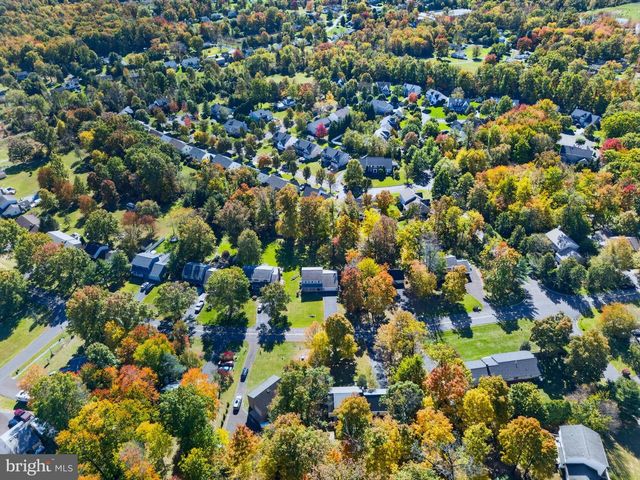 22 STONE EDGE RD, Sellersville, PA 18960