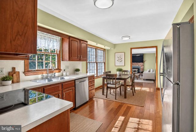 22 STONE EDGE RD, Sellersville, PA 18960