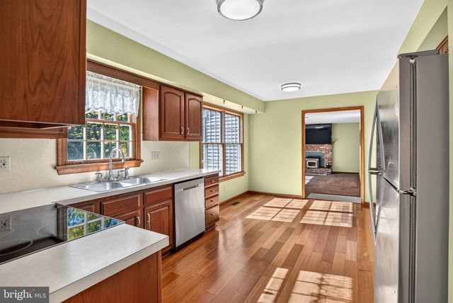 22 STONE EDGE RD, Sellersville, PA 18960