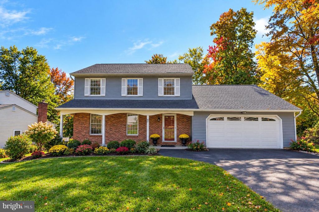 22 STONE EDGE RD, Sellersville, PA 18960