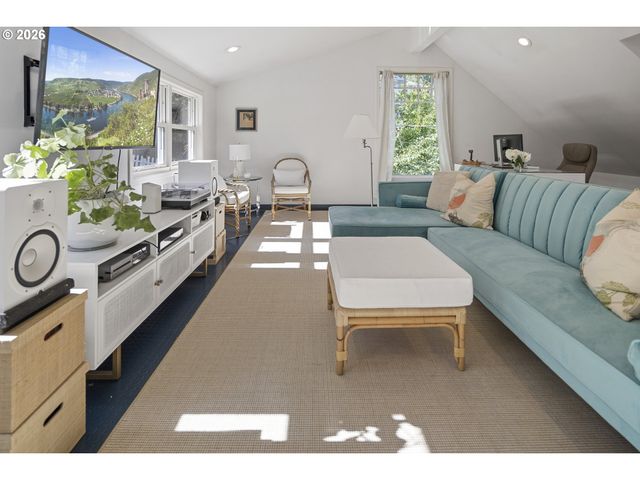 1606 S CAREY Ln, Portland, OR 97219