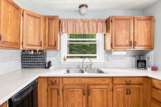 8 Hollow Road, Bow, NH 03304