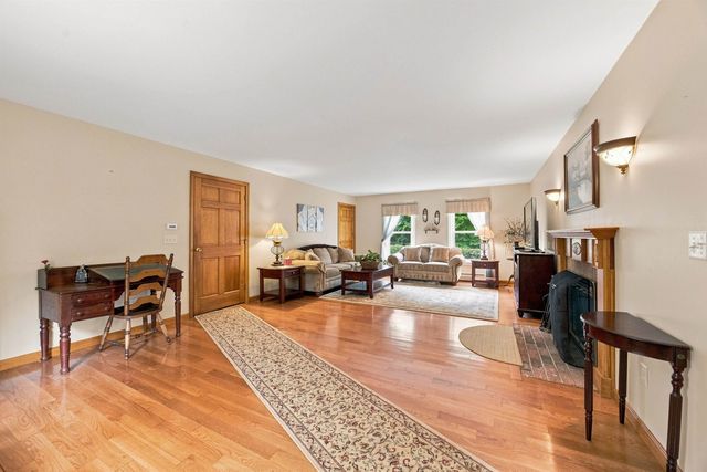 8 Hollow Road, Bow, NH 03304