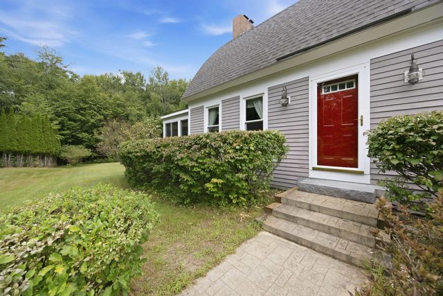 8 Hollow Road, Bow, NH 03304
