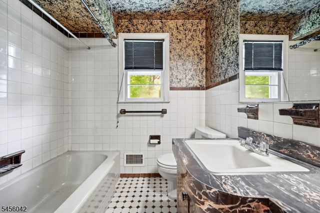 472 Cedar Hill Ave, Wyckoff Twp., NJ 07481