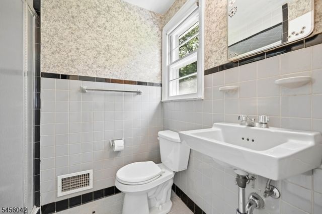 472 Cedar Hill Ave, Wyckoff Twp., NJ 07481