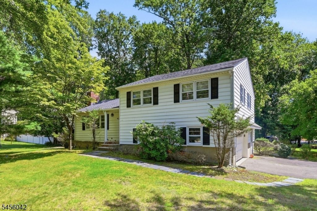 472 Cedar Hill Ave, Wyckoff Twp., NJ 07481 — photo 3